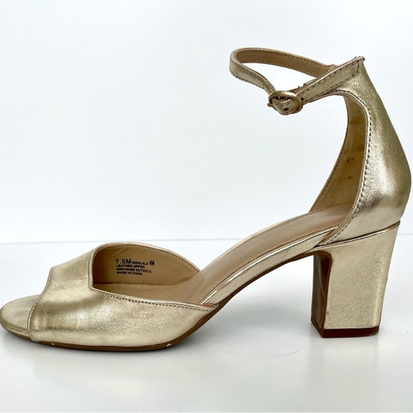 Shoes - AEROSOLES OHHLALA Gold Leather
Strap Heels, size 9.5